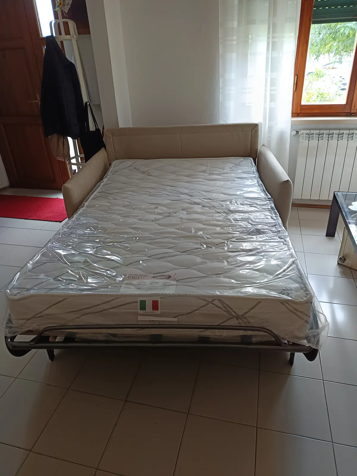 Divano letto aperto con materasso nuovo